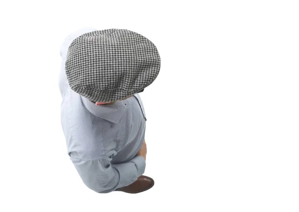 Vue de dessus. un jeune homme coiffé d'un chapeau à carreaux — Photo