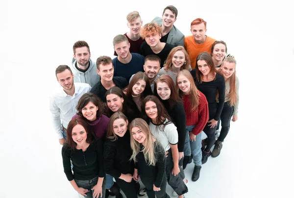 Группа различных молодых людей, которые смотрят на одну точку — стоковое фото