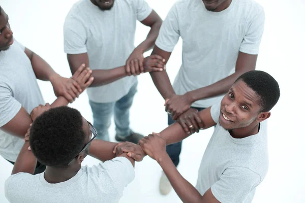 Gruppo di ragazzi diversi in piedi in un cerchio. isolato su bianco — Foto Stock