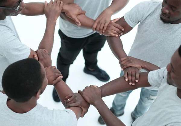 Grupa różnorodnych facetów stojących w kółku. izolowany na białym — Zdjęcie stockowe