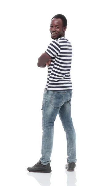 Улыбающийся молодой человек в полосатой футболке. изолированные — стоковое фото