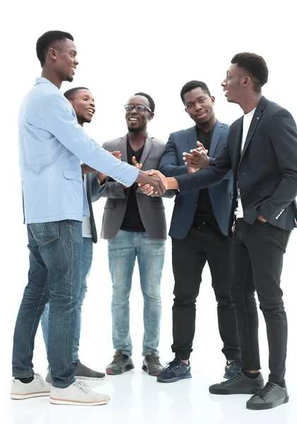 Fiatal üzleti partnerek kezet ráznak a munkavállalók tapssal — Stock Fotó