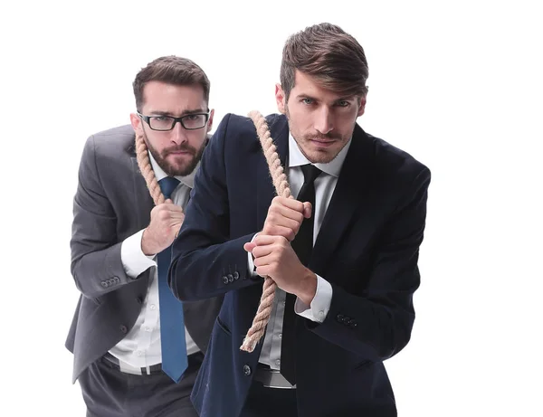 Longitud total. dos hombres de negocios tirando de una cuerda larga. —  Fotos de Stock