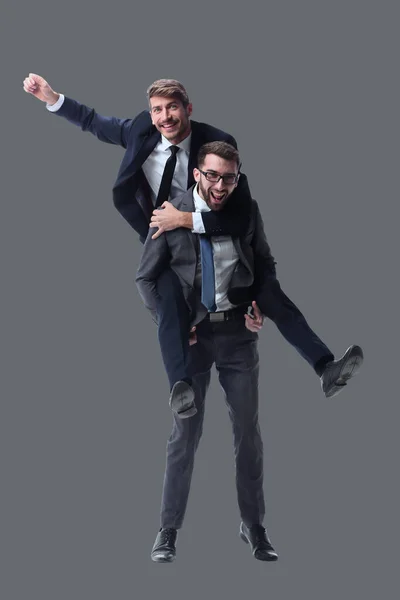Homme d'affaires heureux portant son collègue sur le dos — Photo