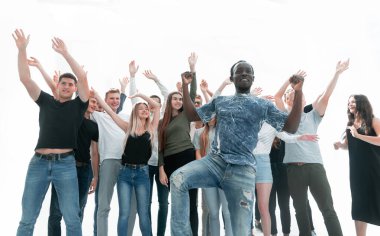 Birçok farklı genç insan başarılarını sergiliyor..