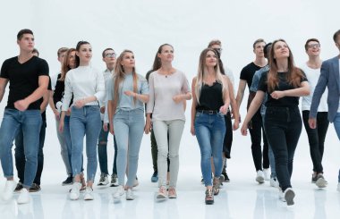 Tam gelişim. Kendinden emin genç insanlar öne çıkıyor