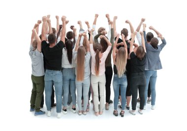 Dikiz aynası. Elleri havada hırslı bir grup genç.