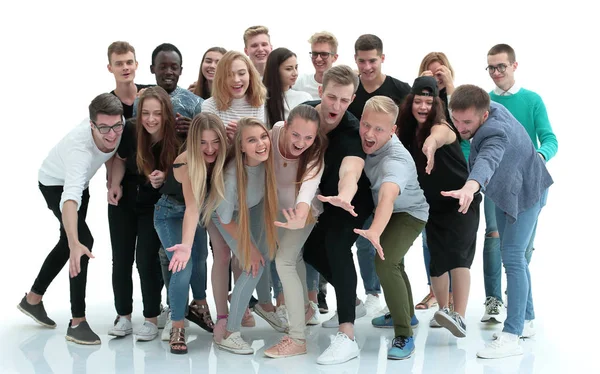 Groep vrolijke jongeren die naar de camera kijken. — Stockfoto