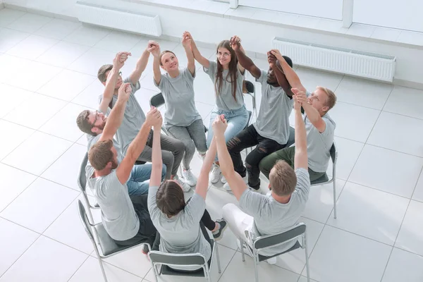 Grupo de jóvenes que unen sus manos — Foto de Stock