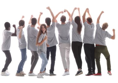 Dikiz aynası. Dört gözle bekleyen bir grup mutlu genç.