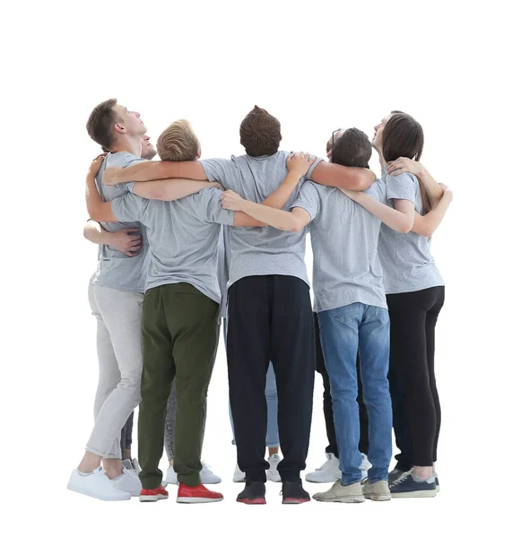 Groep jongeren die in een cirkel staan en omhoog kijken — Stockfoto