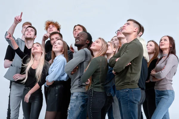 Velká skupina přátel vzhlíží s nadějí. izolované na bílém — Stock fotografie