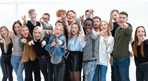 Groep gelukkige jongeren die hun keuze hebben gemaakt — Stockfoto