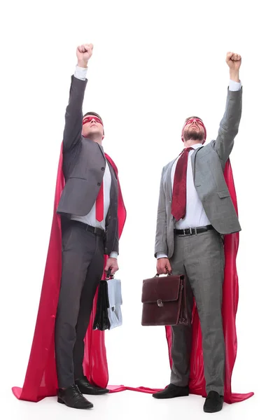 Dos líderes empresariales en capas de superhéroes de pie juntos . — Foto de Stock