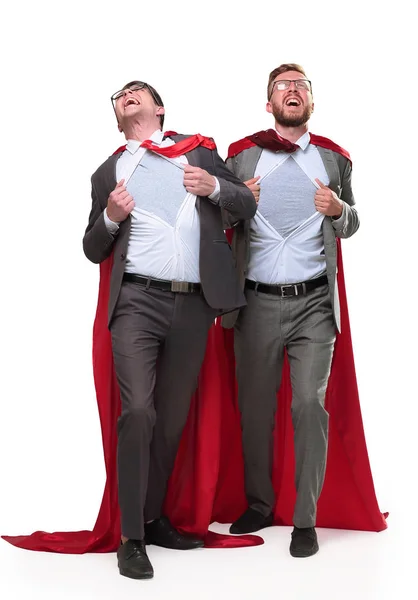 Dos colegas de negocios en capas rojas de pie en pose de Superman — Foto de Stock