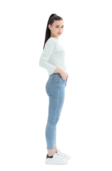 Vue latérale. jeune femme élégante en jeans et chemisier blanc — Photo