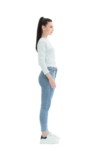 Πλαϊνή άποψη. κομψή νεαρή γυναίκα με τζιν και λευκή μπλούζα — Φωτογραφία Αρχείου