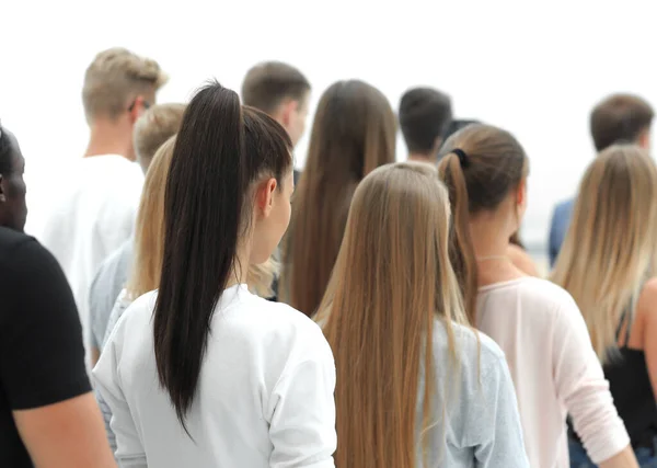 De près. différents jeunes debout ensemble — Photo