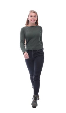 Tam gelişim. Gülümseyen kız öğrenci ileri doğru yürüyor..