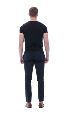 Dikiz aynası. Genç adam beyaz duvara bakıyor.