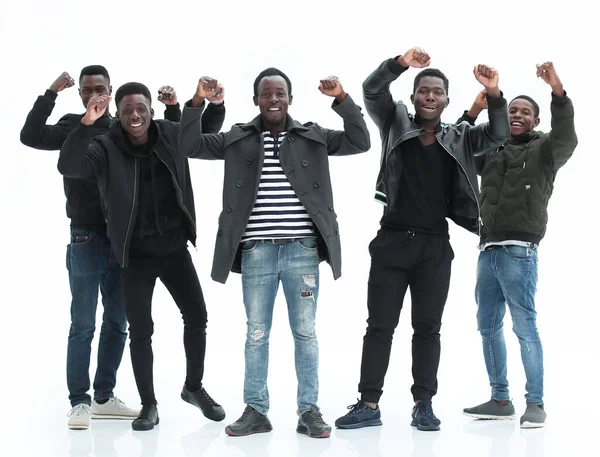 Skupina šťastných chlapů stojí s rukama nad hlavou. izolované na bílém — Stock fotografie