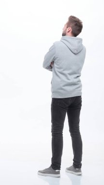 Genç adam beyaz boş ekrana bakıyor. beyaz üzerine izole