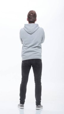 Tarz sahibi genç bir adam ileriye bakıyor. beyaz üzerine izole