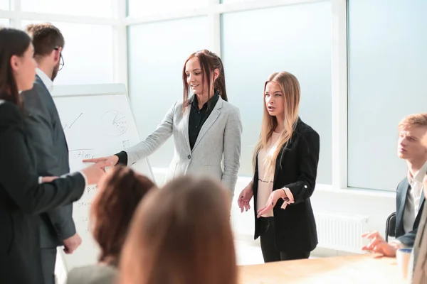 Business team bij de presentatie van een nieuw business project. — Stockfoto