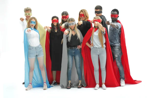 Группа разных молодых людей в супергеройских плащах указывает на тебя — стоковое фото