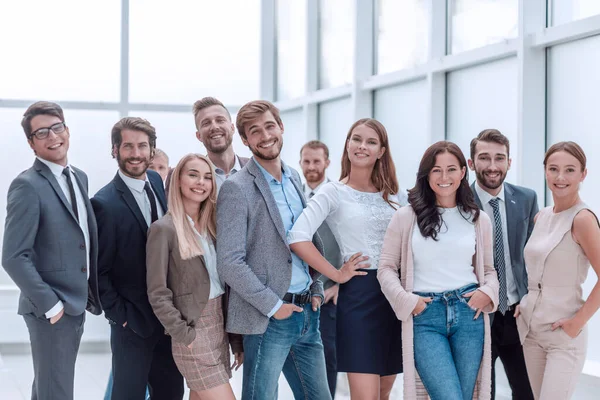 Doe dicht. een groep succesvolle jonge ondernemers — Stockfoto