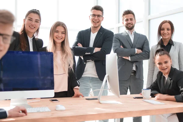 Team di lavoro professionale sul posto di lavoro in ufficio . — Foto Stock