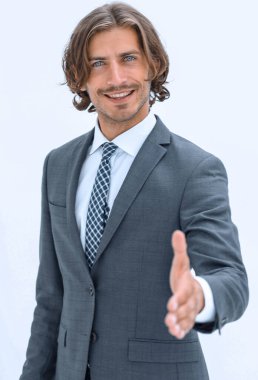 Gülümseyen dost canlısı iş adamı el sıkışmayı teklif ediyor