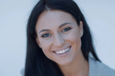 Başarılı genç bir kadının yakın plan yüzü..