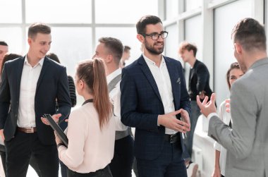 İş yerindeki çalışma grubu.