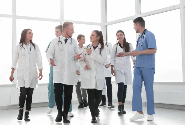 Young medical doctors striding through the hospital corridor — Stock Photo, Image