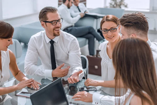 Empleados del banco realizan un taller — Foto de Stock