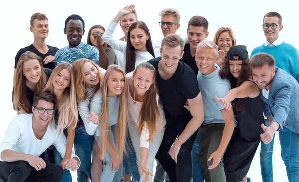 Grupo de jóvenes alegres mirando a la cámara . — Foto de Stock