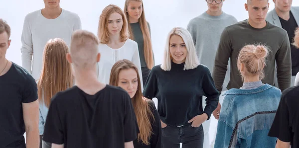 Groep van diverse jongeren. geïsoleerd op wit — Stockfoto