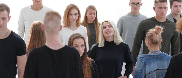 Grupo de jóvenes diversos. aislado en blanco — Foto de Stock