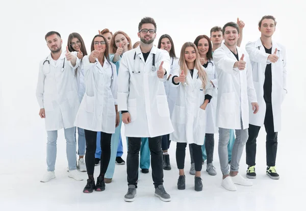 Velká skupina různých lékařů dává palce nahoru — Stock fotografie