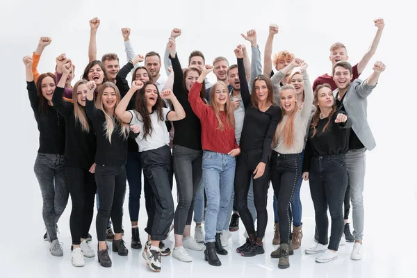 Ομάδα νέων με αυτοπεποίθηση που στέκονται με τα χέρια ψηλά — Φωτογραφία Αρχείου