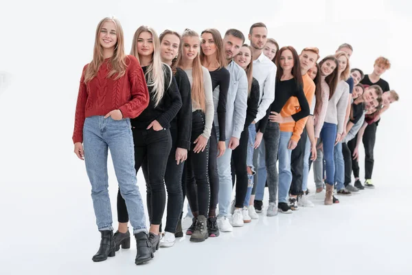 Grupp av olika ungdomar står i kö — Stockfoto