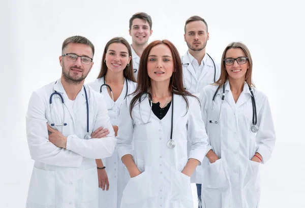 Закрывай. группа врачей общей практики, стоящих вместе — стоковое фото