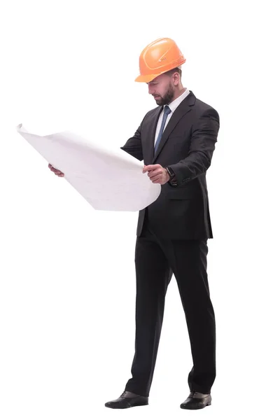 Homem de negócios no capacete olhando para novos desenhos. isolado em branco — Fotografia de Stock