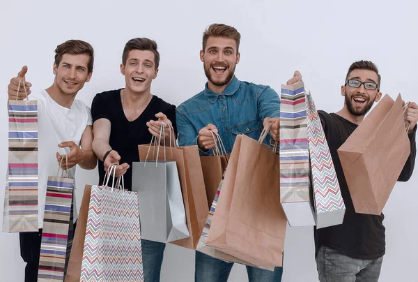 Glada män från butiker med färgade väskor, stod full. — Stockfoto