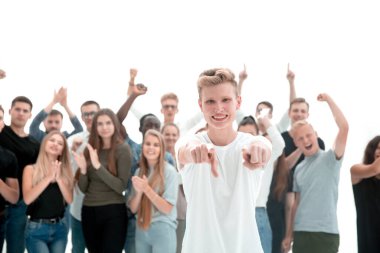 arkaplan resmi. Mutlu adam seni işaret ediyor..