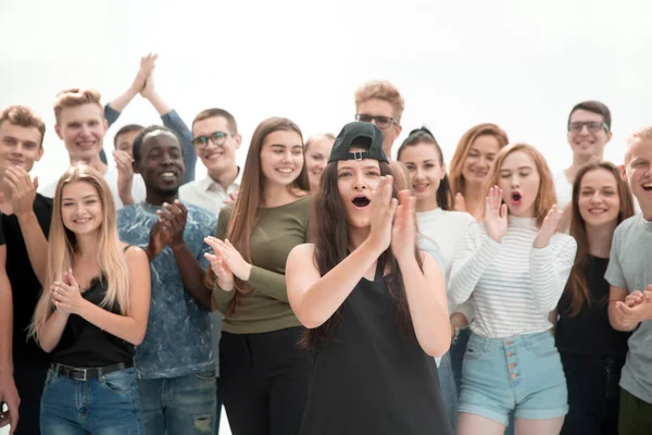 De cerca. un grupo de jóvenes aplaudiendo su victoria —  Fotos de Stock