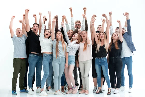 Fröhliche Gruppe junger Leute mit erhobenen Händen — Stockfoto