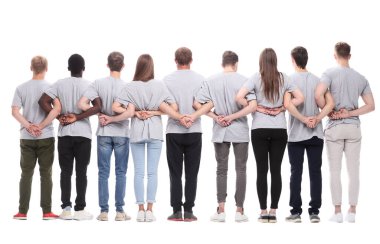 Dikiz aynası. Motive olmuş büyük bir grup genç insan..