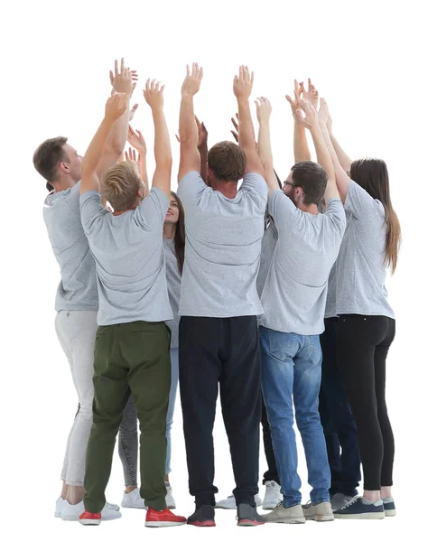 В полном росте. группа молодых людей, стоящих в кругу с поднятыми руками . — стоковое фото